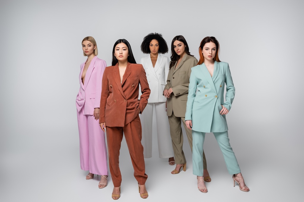 Femmes en réunion de direction — accompagnement des femmes aux postes de direction